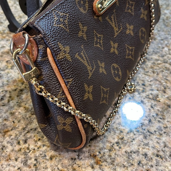 Louis Vuitton Eva Clutch. - Picture 3 of 13